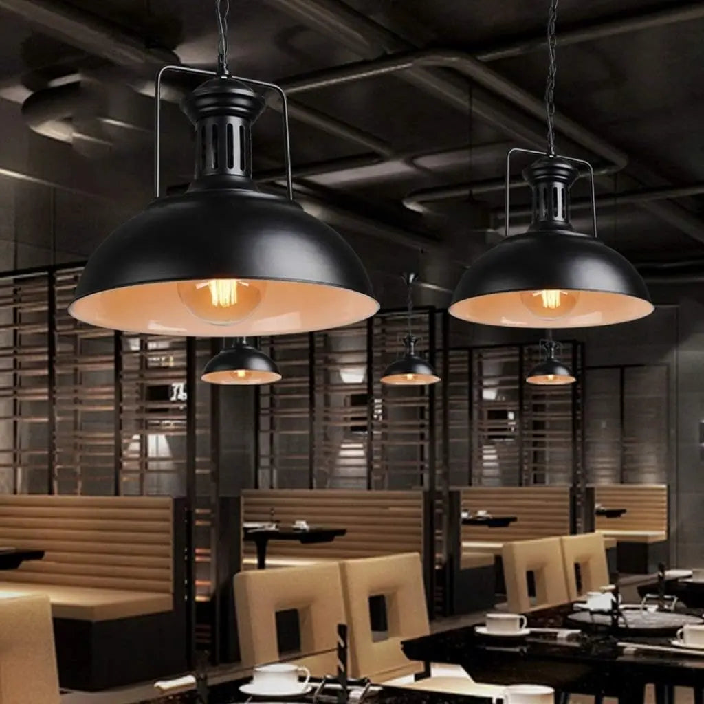 Suspension Industrielle en Métal Noir - Style Rétro et Éclairage Ambiant
