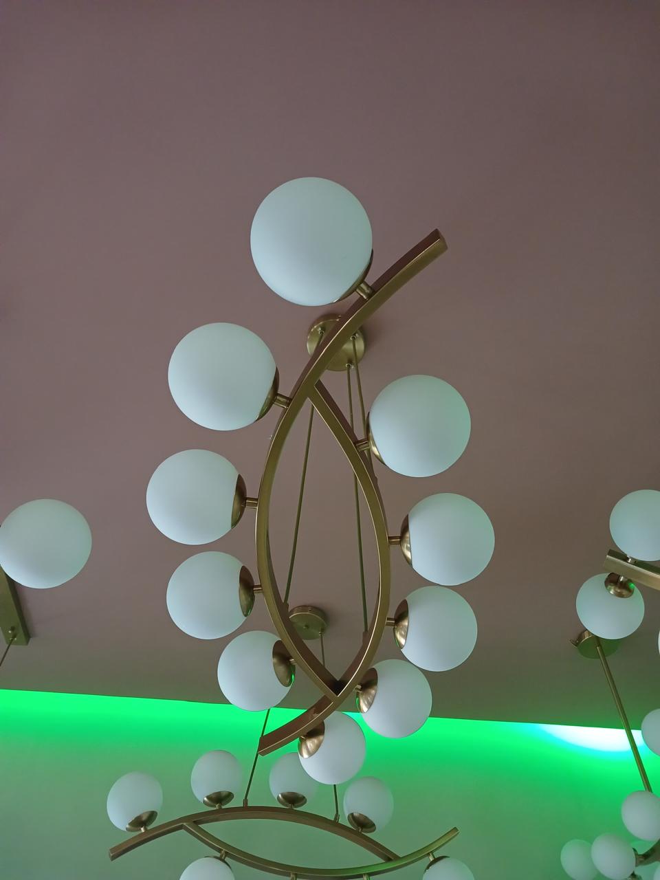 Suspension Design "Orion" – Élégance Sculpturale et Éclairage Raffiné