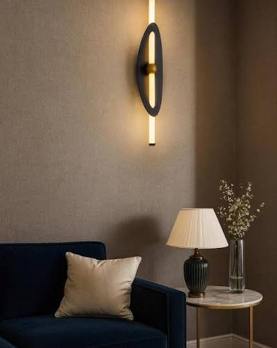 Applique murale Alicia élégante noir ou or pour éclairage intérieur raffiné