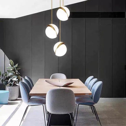 Luminaire Suspension Lune Blanche en Verre Éclatant et Moderne