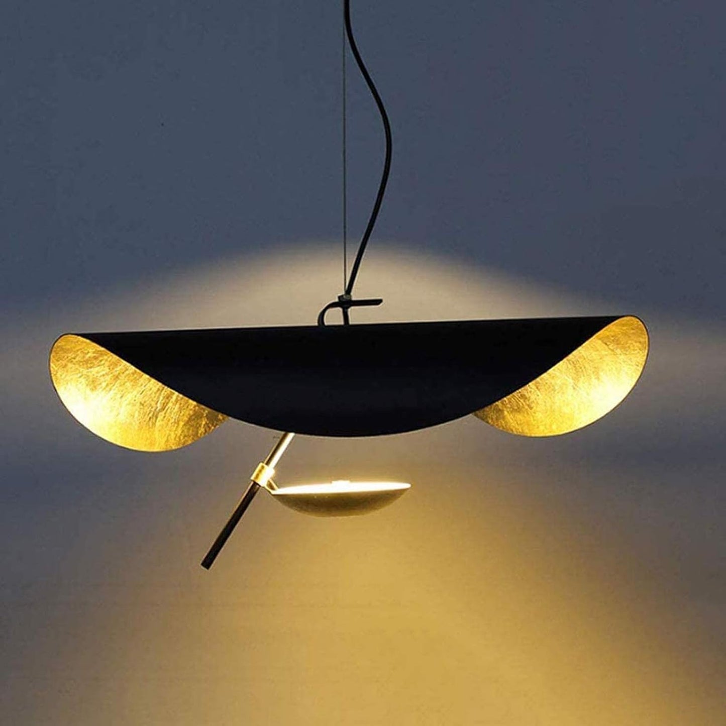 Suspension Guzmania design noire et orange LED décorative moderne élégante