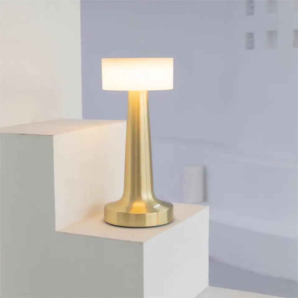 Lampe de Table Laura Gold Élégante Dorée avec Abat-Jour Tissu Classique
