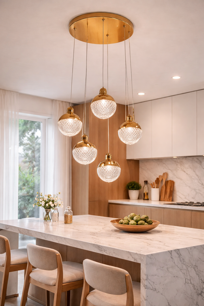 Suspension "Nourane" – Cascade de Boules Cristal Dorées