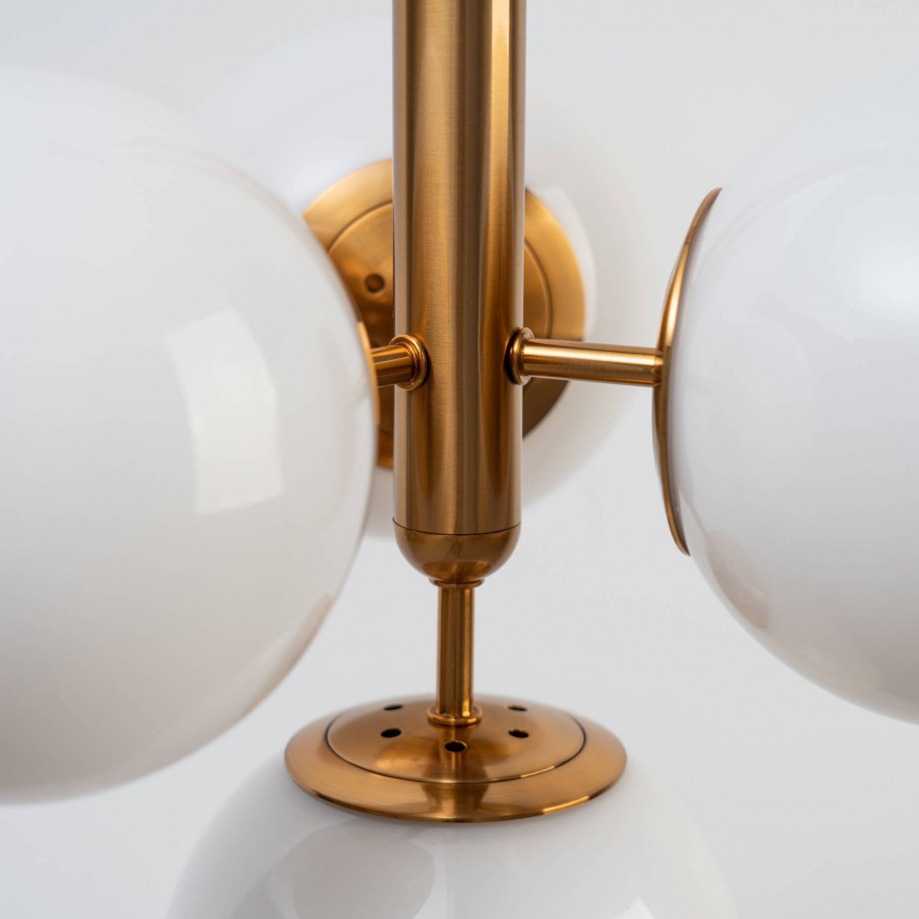Suspension design laiton 4 sphères verre blanc chic élégant moderne