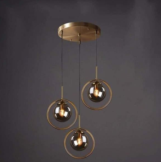 Suspension Luminaire Céleste Triple avec Boules Fumées et Support Rond Doré